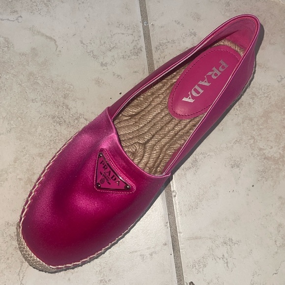 Prada espadrille sz 39 flat RIGHT SHOE ONLY - Picture 1 of 6